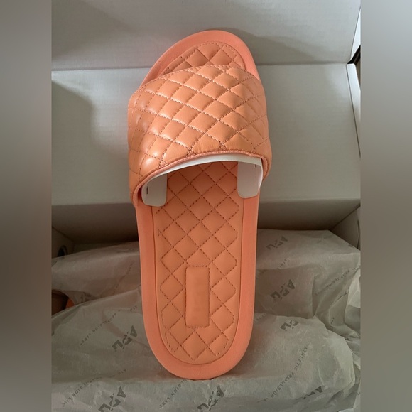 APL‎ LUSSO SLIDES, leather, Neon Peach, Men’s 8, Quilted Orange Sandals - Picture 3 of 5